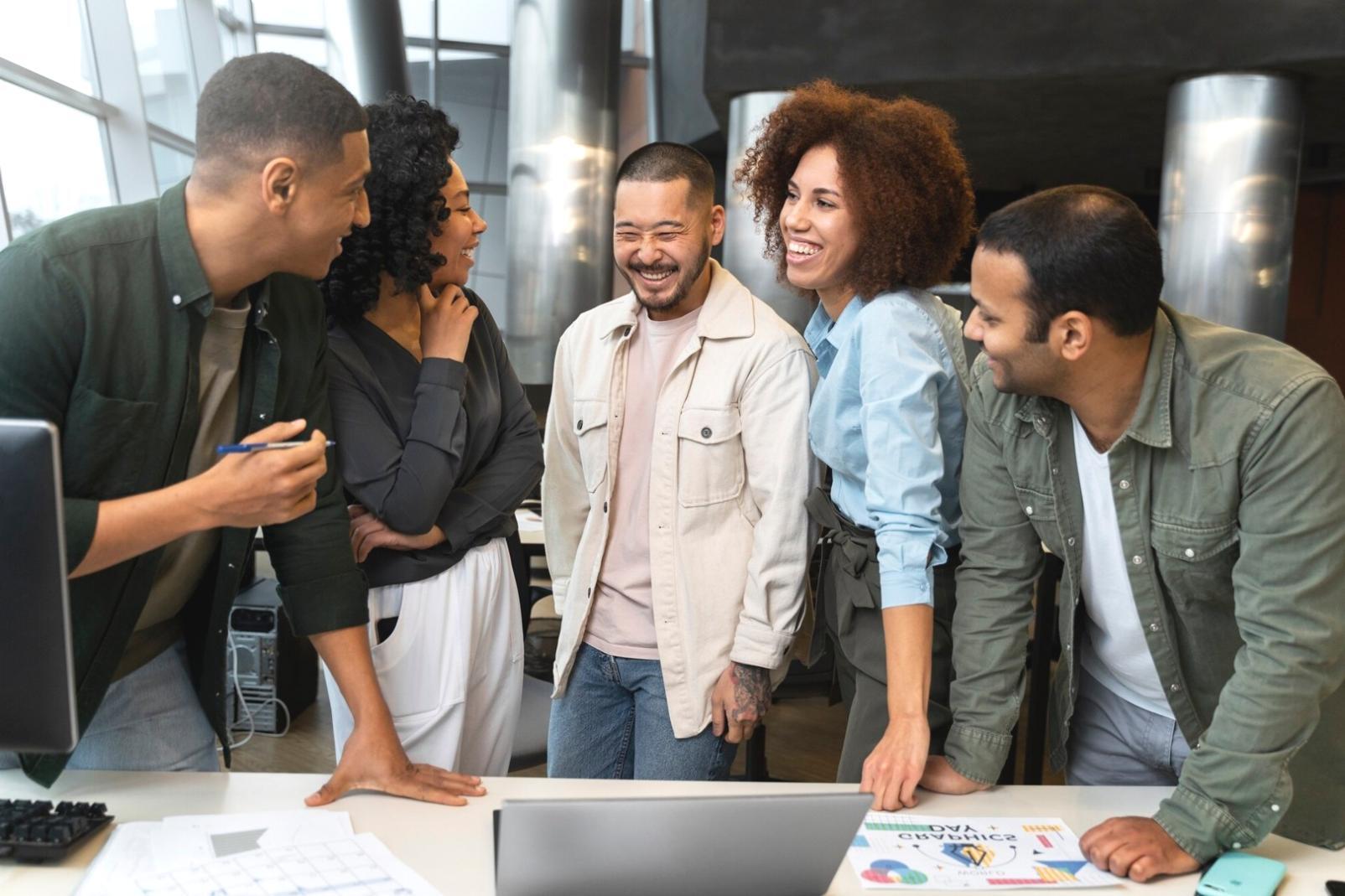 Prismarivon-Team beim Erarbeiten von Link-Building-Strategien